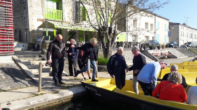 Tout le monde en barque