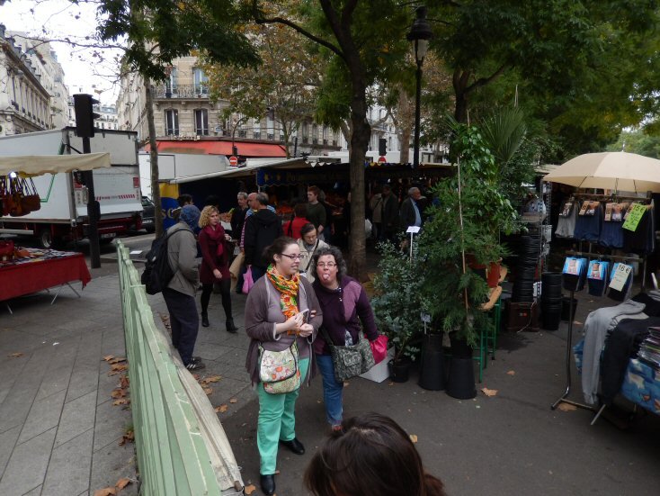 Marché place de la Bastille le dimanche matin